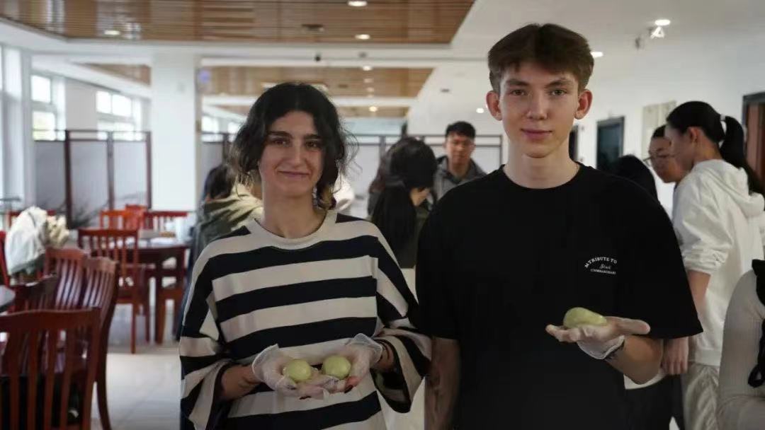 浙江机电职业技术学院组织留学生开展包青团体验活动_fororder_微信图片_20240405132748 浙江机电职业技术学院组织留学生开展包青团体验活动_fororder_微信图片_20240405132748