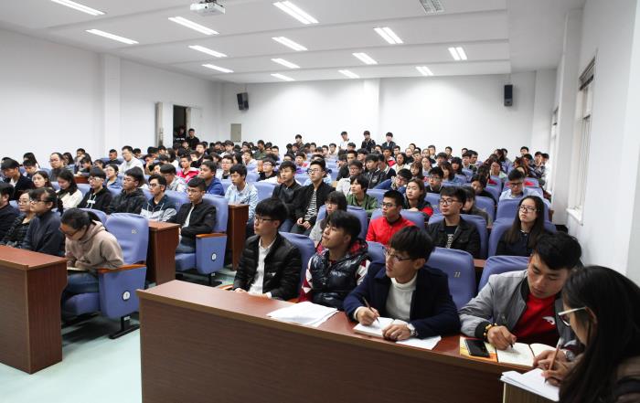 黄书记讲党课03.JPG 黄书记讲党课03.JPG