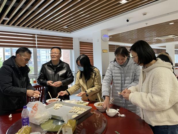 12545eb3a52573f2967da0277406e86